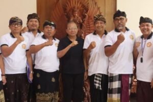 Gubernur Bali Wayan Koster menerima audiensi komunitas driver online Taruna Nusa Dua Citraloka di Jayasabha, Denpasar.