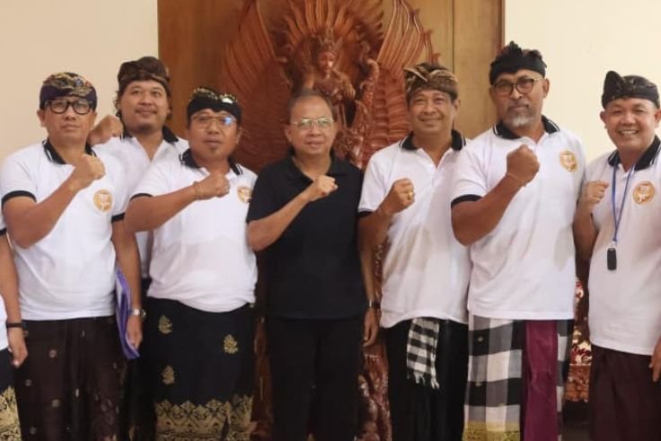 Gubernur Bali Wayan Koster menerima audiensi komunitas driver online Taruna Nusa Dua Citraloka di Jayasabha, Denpasar.