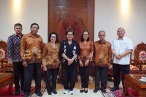 Ketua PWRI Bali bersama jajaran pengurus menyampaikan klarifikasi sekaligus permohonan maaf kepada Ni Putri Suastini Koster terkait polemik yang sempat viral di media sosial.