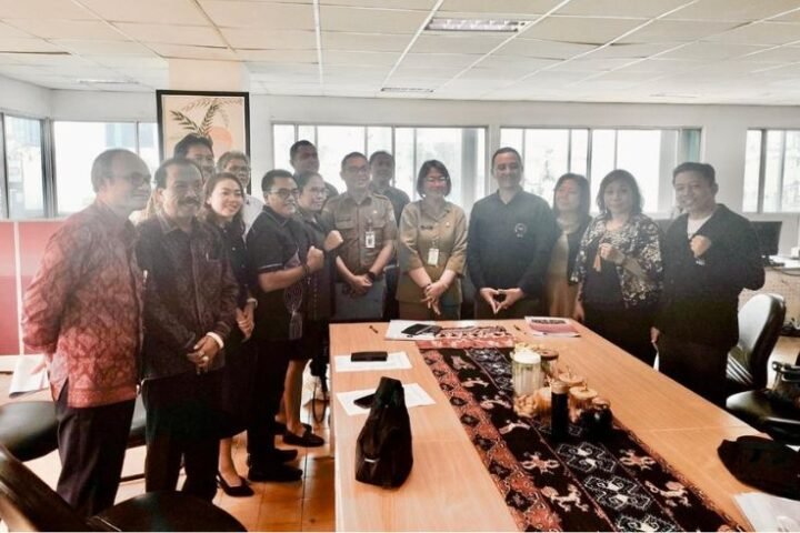 Forum Perjuangan Driver Pariwisata Bali (PDPB) bersama Pansus DPRD Bali saat melakukan konsultasi percepatan penomoran Raperda ASKP di Kemendagri RI.