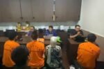 Ketiga tersangka WNA saat menjalani pemeriksaan di Polres Badung.