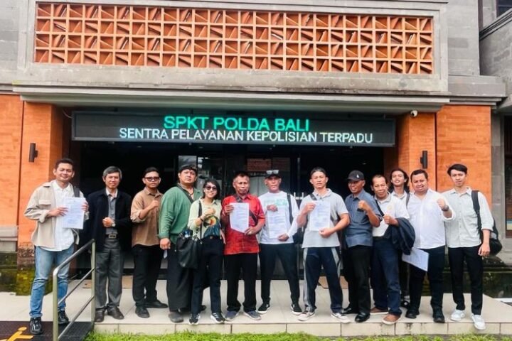 Tiga LSM melaporkan dugaan pencemaran yang menyebabkan ratusan mangrove mati di Benoa ke Polda Bali.