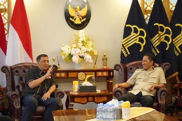 Gede Pasek Suardika (kiri) dan Menteri Hukum Supratman Andi Agtas (kanan). (Foto: FB/ Gede Pasek Suardika)