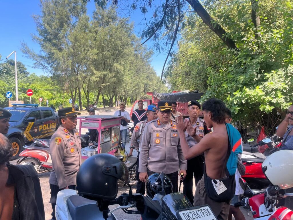 Kapolresta Denpasar saat meninjau langsung aktivitas dan pengamanan di TPA Suwung.