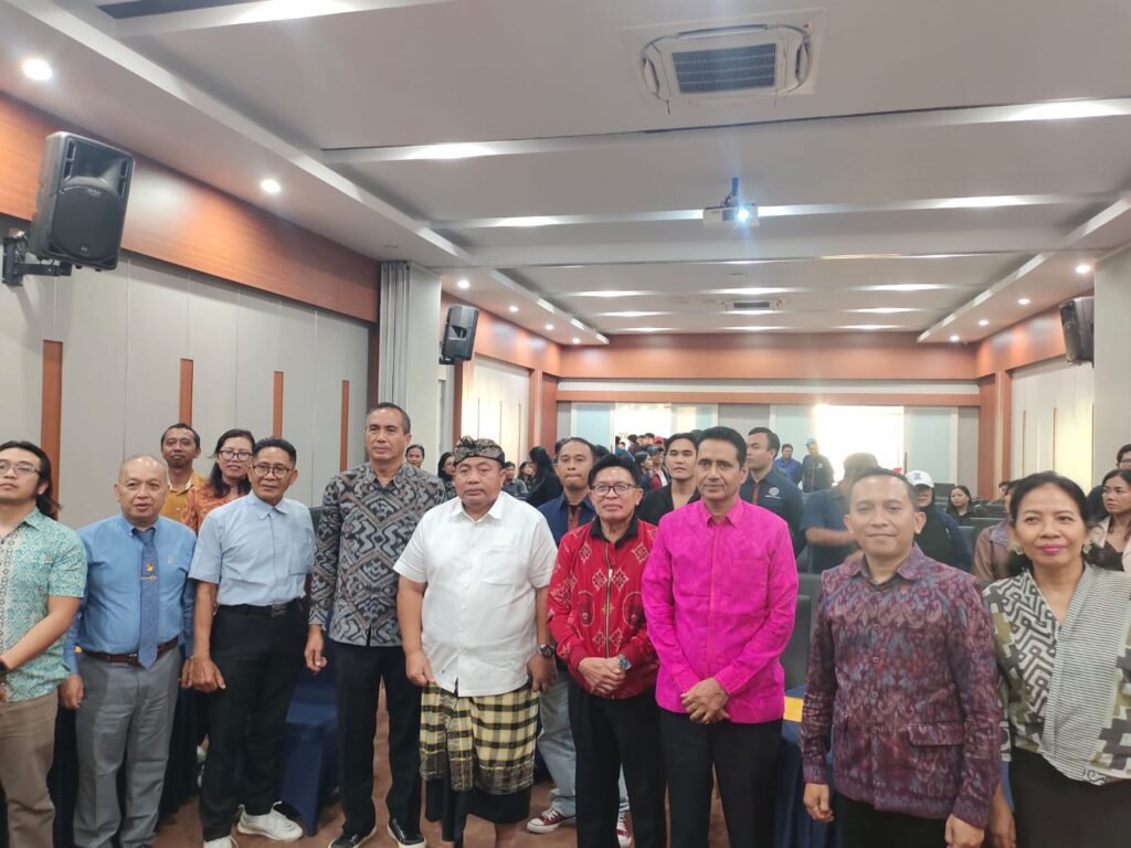 Diskusi publik IWO Bali bersama FISIP Universitas Warmadewa menghadirkan para pemangku kepentingan untuk membahas polemik pengendalian tata ruang Bali di Denpasar, Sabtu (11/4/2026).