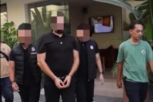 Petugas Imigrasi Ngurah Rai bersama BNN Bali saat mengamankan WNA Ukraina berinisial DB (32) di sebuah vila kawasan Canggu, Badung.