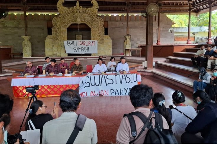 Mahasiswa Unud dan Gubernur Bali Bertemu Bahas Krisis Sampah.