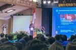 Gubernur Bali Wayan Koster saat menghadiri dialog publik di Universitas Warmadewa.