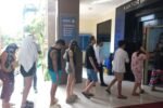 26 WNA diserahkan ke Kantor Imigrasi Kelas I Khusus TPI Ngurah Rai untuk proses pemeriksaan lanjutan terkait dugaan penyekapan di Kedonganan.