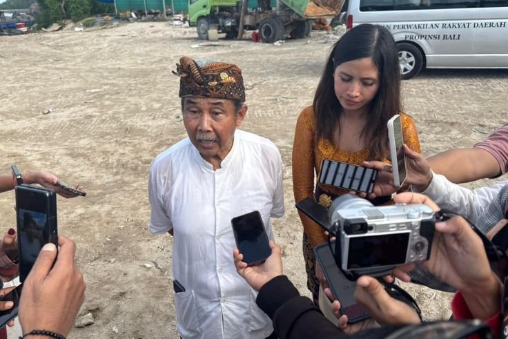 Tim Legal dan Perizinan BTID, Anak Agung Ngurah Buana dan Head of Legal BTID, Yossy Sulistyorini saat ditemui di lokasi.