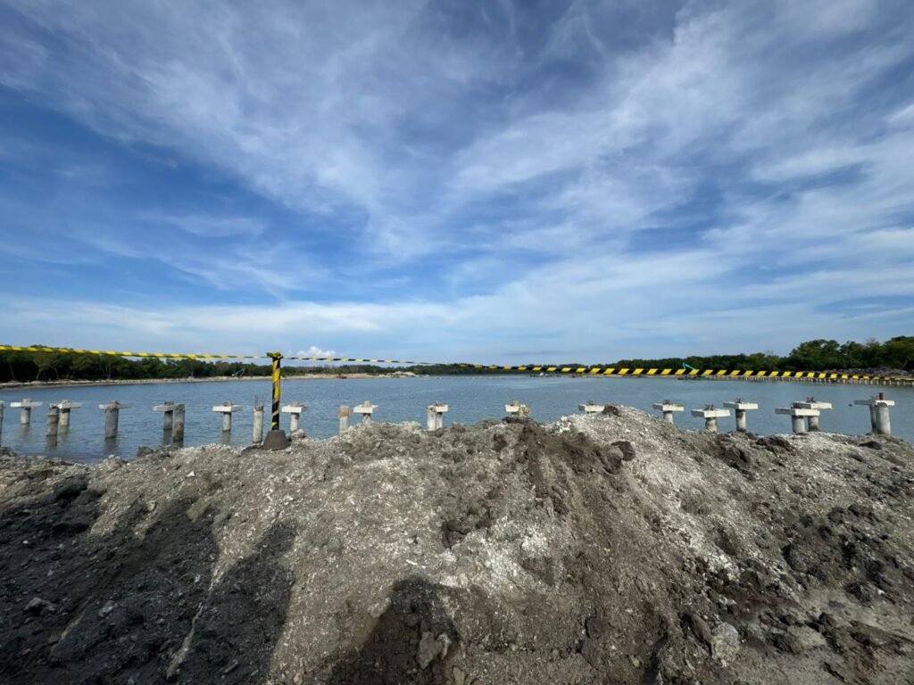 Area Proyek Marina di kawasan BTID Dipasangi Garis Polisi.