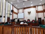 Terdakwa kasus penanaman ganja hidroponik menjalani sidang tuntutan di Pengadilan Negeri Denpasar, Selasa (19/5/2026).