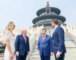 Presiden AS Donald Trump dan Presiden China Xi Jinping bertemu di kuil surga, Beijing.