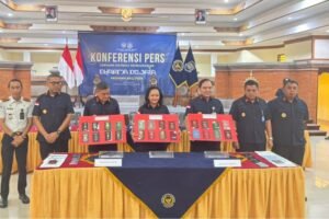 Konferensi pers di Kantor Wilayah Direktorat Jenderal Imigrasi Bali, Selasa (5/5).