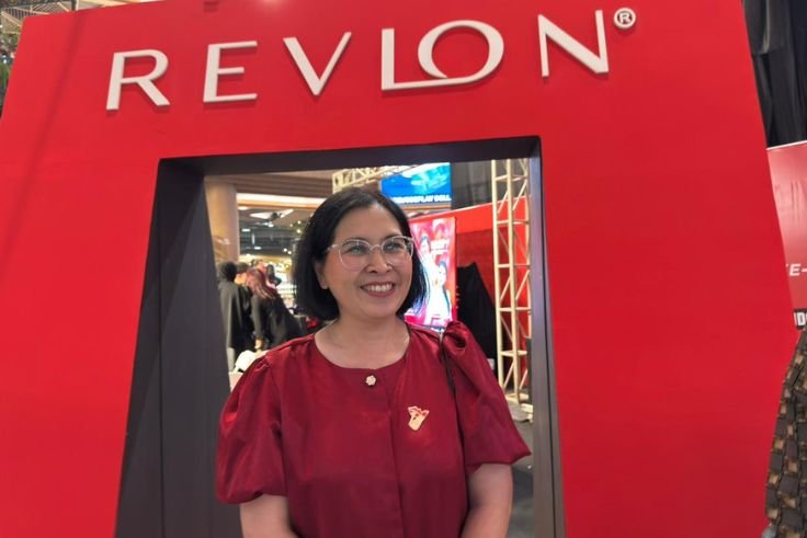 Brand Manager Revlon Indonesia, Angelique Tirtasaputra.