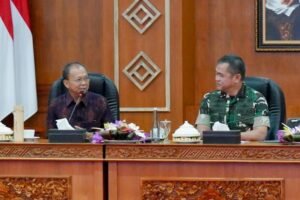 Gubernur Bali Wayan Koster bersama KSAD Maruli membahas persiapan pembangunan proyek PSEL.