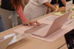 MacBook Neo Hadir dengan Desain Colorful dan Harga Menarik