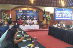 FGD IWO Bali membahas polemik penutupan TPA Suwung serta dampaknya terhadap lingkungan, masyarakat, dan sektor pariwisata Bali di Gedung BKPSDM Denpasar, Sabtu (16/5).