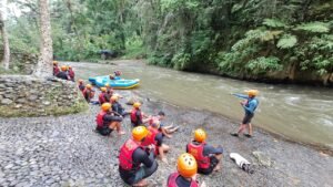 Kementerian Pariwisata RI melatih 50 rafting guide di Sungai Ayung, Gianyar.