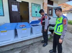 Polisi saat mengecek MBG di Tampaksiring. Revisi terhadap UU Polri mendapat penolakan.