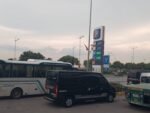 Salah satu pom bensin di Vietnam menunjukkan harga yang lebih tinggi dibandingkan Indonesia.