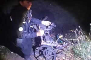 Motor Yamaha Aerox yang hangus terbakar dievakuasi usai.