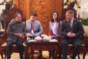 Gubernur Bali Wayan Koster menerima Delegasi Parlemen Saint Petersburg, Rusia, di Jaya Sabha, Denpasar, Senin (8/6).
