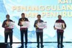 Bupati Badung I Wayan Adi Arnawa menerima penghargaan Terbaik I Nasional kategori Penanggulangan Kemiskinan dan Penurunan Stunting.