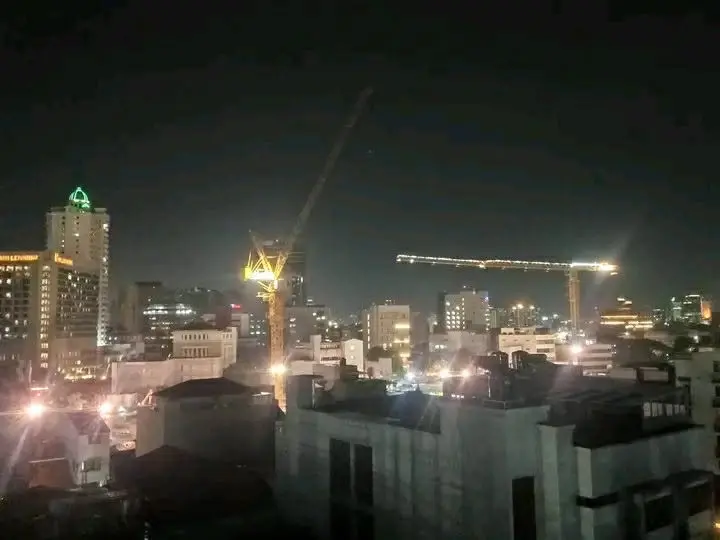 Suasana malam Kota Jakarta. Pemerintah DKI merencanakan pemadaman listrik selama 1 jam saat Hari Lingkungan Hidup Sedunia.