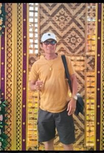 Man Colik semasa hidup saat mengenakan kalung emas.