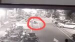 Kursi roda jalan sendiri di halaman RSUD Klungkung.