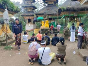 PKK Banjar Sampiang Desa Adat Gianyar ke Pucak Mangu.