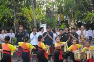 Materi mesolah diberikan di SD Negeri Tulangampiang Denpasar.