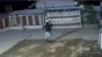Pencuri ayam inisial KD saat beraksi di Juwuk Legi Baturiti melengkapi diri dengan senjata tajam dan ketapel.