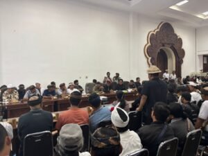 Pengurus Lembaga Perkreditan Desa (LPD) Desa Adat Bedulu mengeluarkan pernyataan resmi tertulis guna merespons dinamika yang berkembang serta aksi penyampaian aspirasi oleh para nasabah. Pernyataan itu juga telah disampaikan di hadapan DPRD Gianyar dan nasabah pada Rabu sore (8/7/2026).