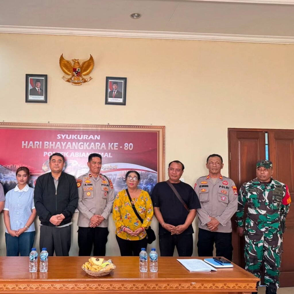 Perdamaian antara ibu penjahit dan pelanggan di Polsek Abiansemal.