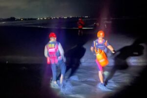 Jukung Tanpa Awak Gegerkan Pantai Saba, Nelayan Diduga Terjatuh ke Laut.