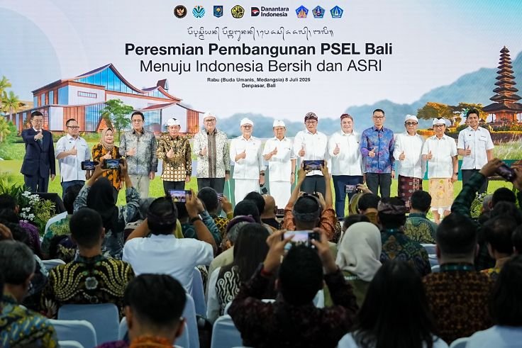 Bupati Badung I Wayan Adi Arnawa menghadiri peletakan batu pertama (groundbreaking) proyek Pengolahan Sampah menjadi Energi Listrik (PSEL) Denpasar Raya di kawasan Pelabuhan Benoa, Denpasar, Rabu (8/7/2026).