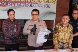 Petugas kepolisian bersama Imigrasi Ngurah Rai menyampaikan hasil penyelidikan dan autopsi terkait meninggalnya WNA Australia di ruang detensi Kantor Imigrasi Kelas I Khusus TPI Ngurah Rai, Badung.