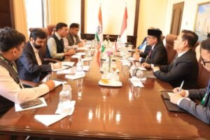 Menteri Ketenagakerjaan RI Yassierli saat menggelar pertemuan bilateral dengan Menteri Ketenagakerjaan India Mansukh Mandaviya di Hyderabad.