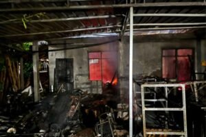 kebakaran yang menghanguskan tiga kamar rumah di kawasan Taman Griya, Jimbaran, Kamis (16/7/2026) malam.