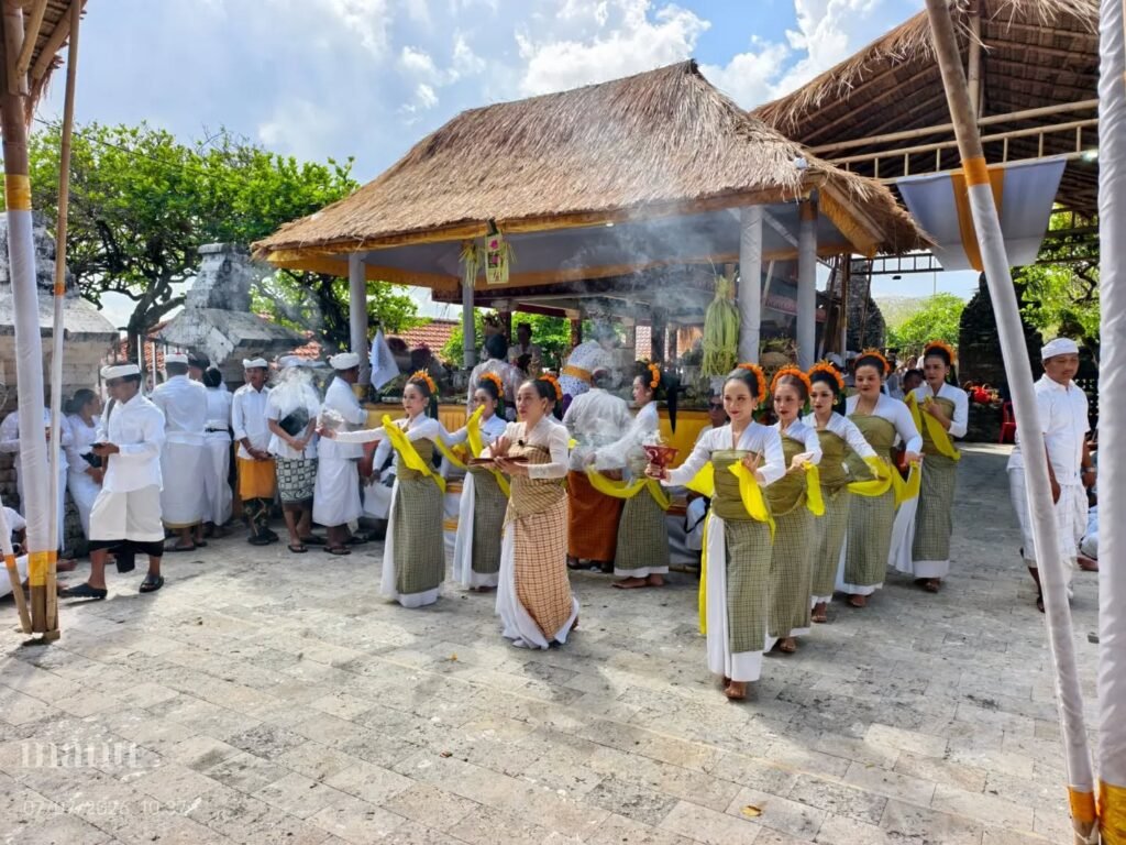 Piodalan di Pura Uluwatu.