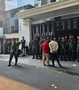 Rumah Jampidsus Febrie Adriansyah di Jaksel dijaga ketat aparat.