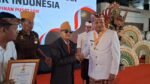 Bupati Gianyar Made Mahayastra terima penghargaan Legiun Veteran