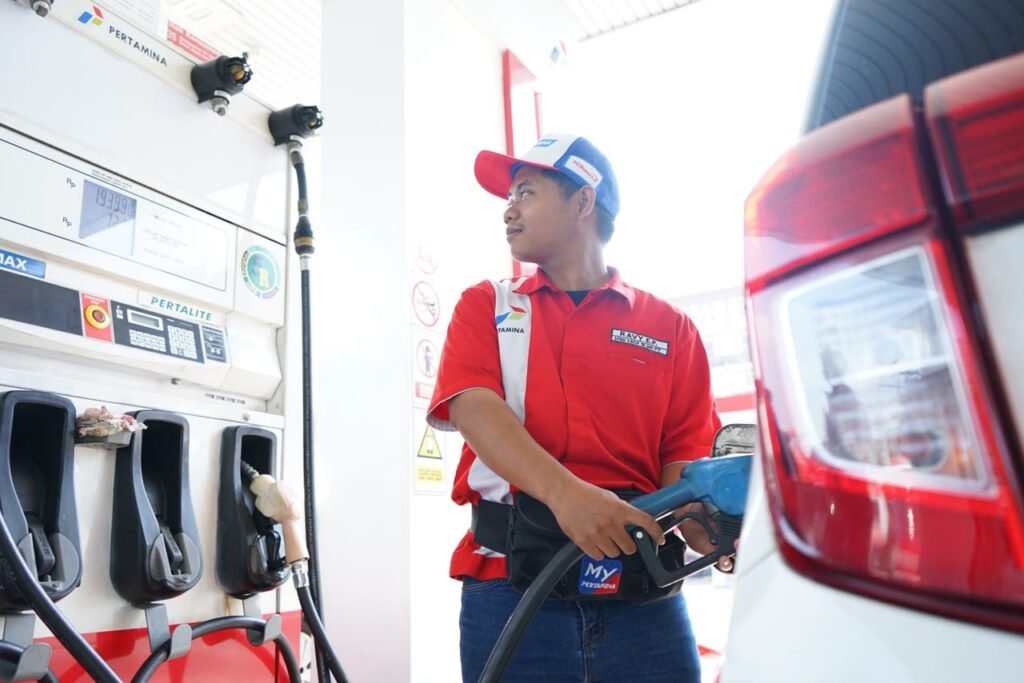 Pertamina turunkan harga Pertamax Series berbagai jenis.