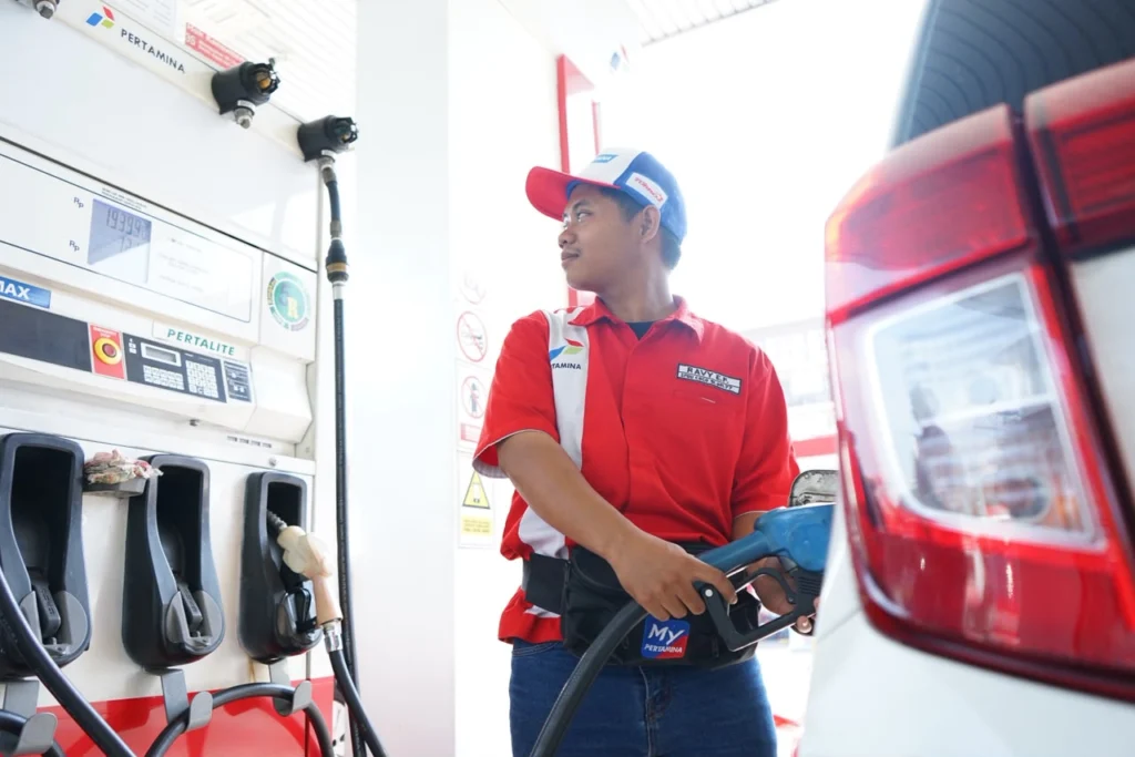 Pertamina turunkan harga Pertamax Series berbagai jenis.