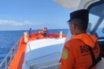 Tim SAR gabungan mengerahkan tiga kapal dan satu helikopter untuk memperluas pencarian korban kapal terbakar di perairan Selat Lombok pada hari ketiga operasi.