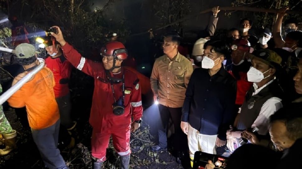 Wakil Presiden Gibran Rakabuming Raka meninjau lokasi kebakaran hutan dan lahan (karhutla) di Kabupaten Kubu Raya Kalimantan Barat, Kamis (10/9/2026) malam. ANTARA/HO-BPMI Sekretariat Wakil Presiden