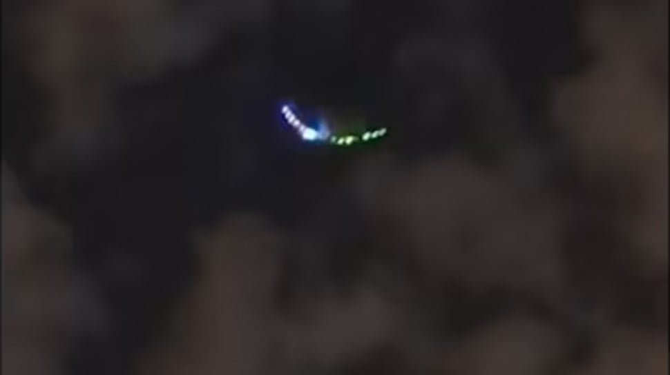 Foto Tangkapan Layar UFO di Langit Iran yang Viral di Media Sosial