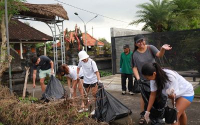 Coco Group Bali gelar aksi bersih-bersih di Cepaka Jogging Track, Tabanan, pada Minggu (22/6).